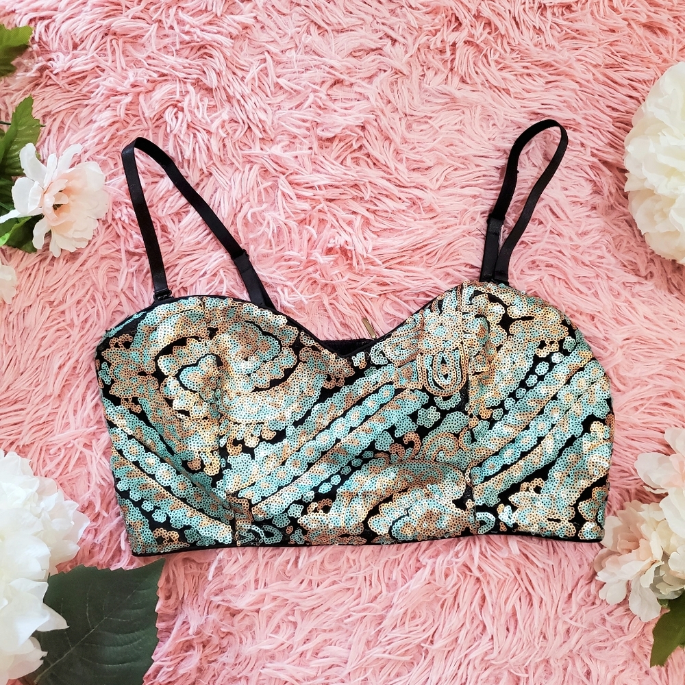 FOREVER 21 SEQUENCE CROP TOP